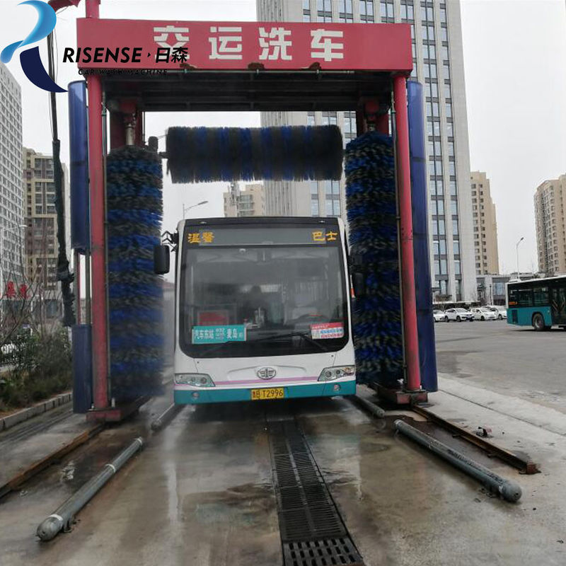 250L/Bus Water Consumption CB-730 Full Automatic Rollover Type 3 Brushes Truck