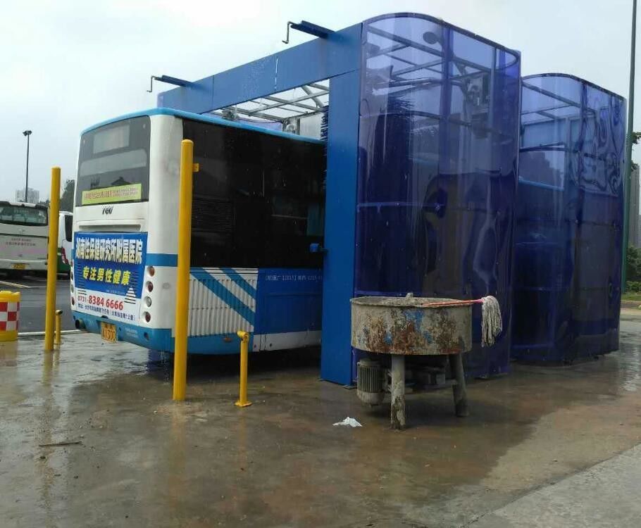 3 Brushes Automatic Car Wash Machine With Air Dryer Size 2150*4680*5200mm