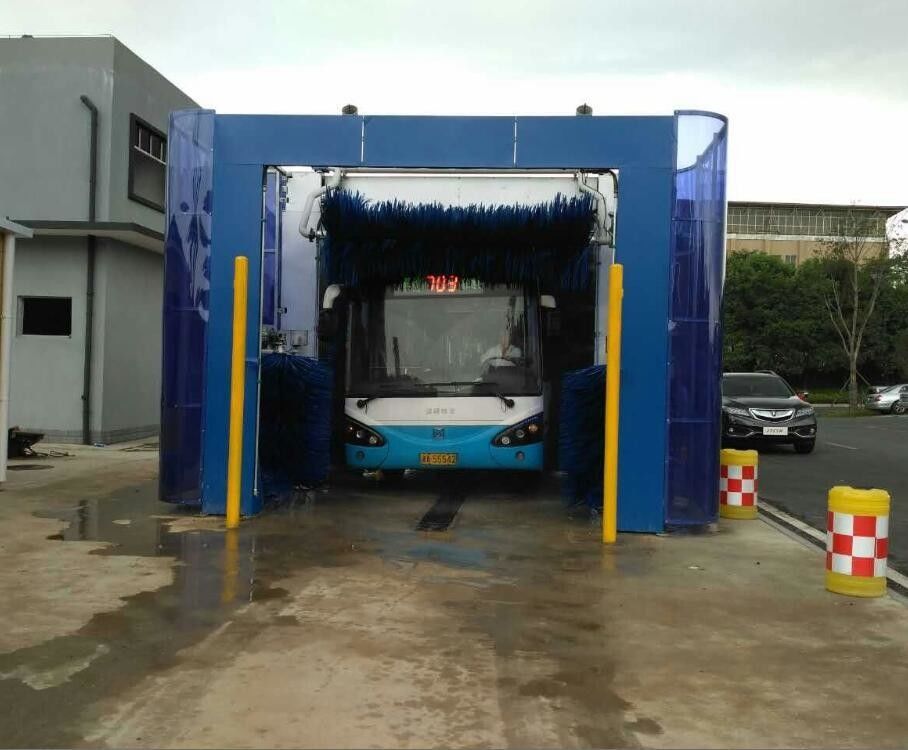 3 Brushes Automatic Car Wash Machine With Air Dryer Size 2150*4680*5200mm