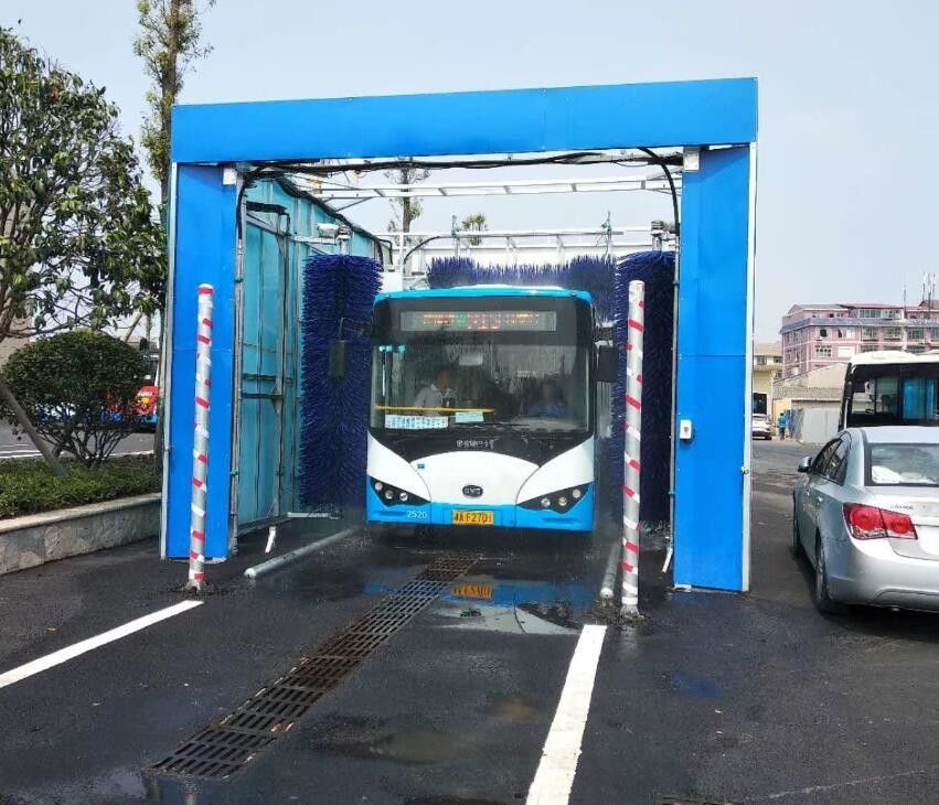 3 Brushes Automatic Car Wash Machine With Air Dryer Size 2150*4680*5200mm